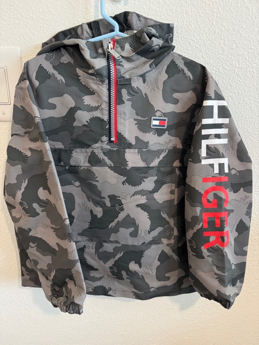 Boys 5/6 Tommy Hilfiger Gray & Black Camo Half-Zip Hoodie with Bold Sleeve Logo